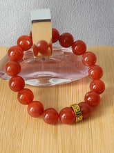 Load image into Gallery viewer, Vòng đá Carnelian phối charm, 12mm
