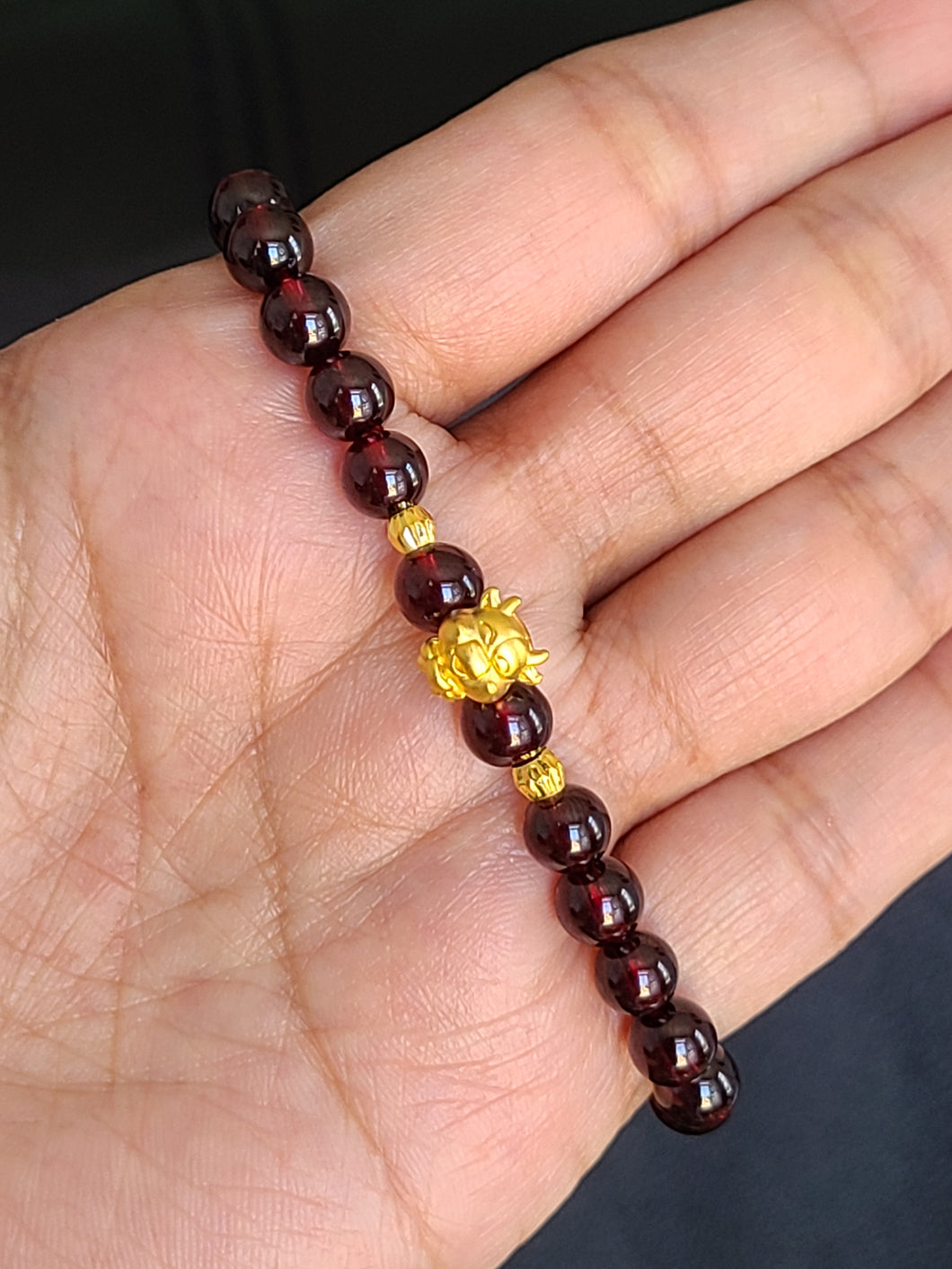 Vòng Đá Ngọc Hồng Lựu kết hợp Trâu vàng 24 K, 6mm (Red Garnet)