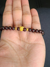 Load image into Gallery viewer, Vòng Đá Ngọc Hồng Lựu kết hợp Trâu vàng 24 K, 6mm (Red Garnet)
