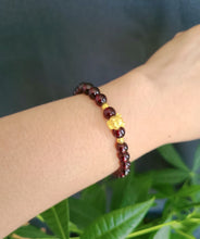 Load image into Gallery viewer, Vòng Đá Ngọc Hồng Lựu kết hợp Trâu vàng 24 K, 6mm (Red Garnet)
